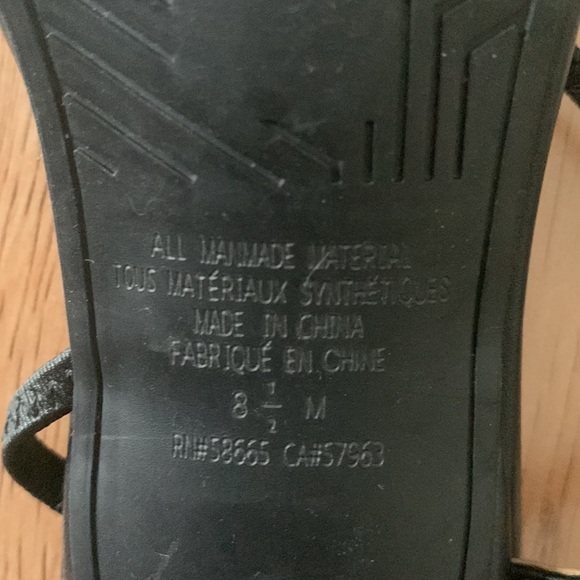 Black strappy heel - Picture 4 of 4